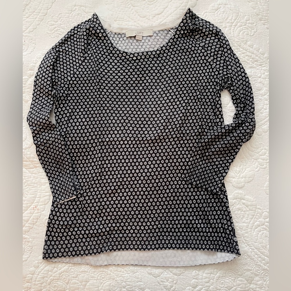 Navy Loft sweater‎